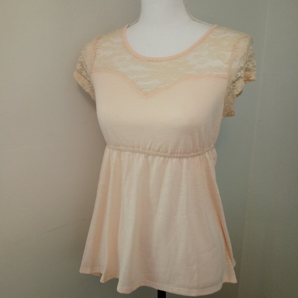 Peachy 🍑 Lace Tee